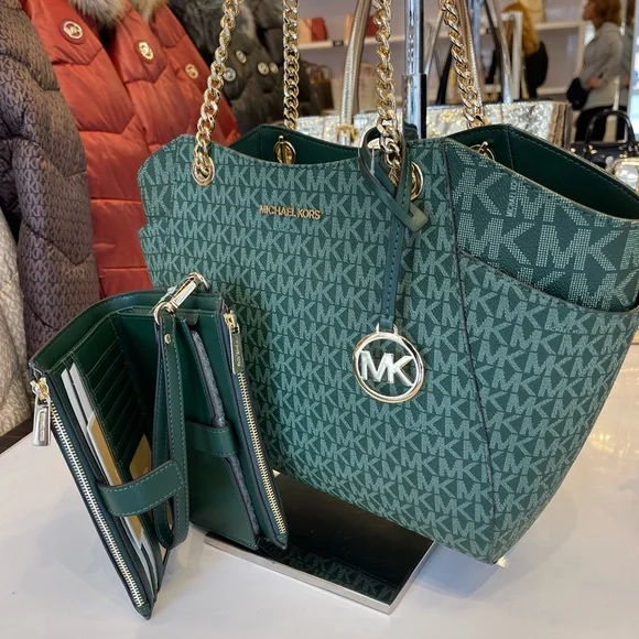MICHAEL KORS JST Lg Chain Shoulder Tote & Double Zip Wristlet Wallet
Moss
NWT - Picture 8 of 16
